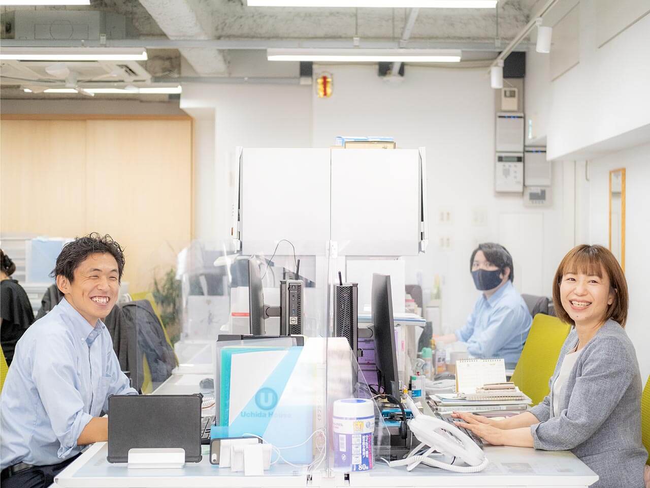 受付スタッフに声をかけて